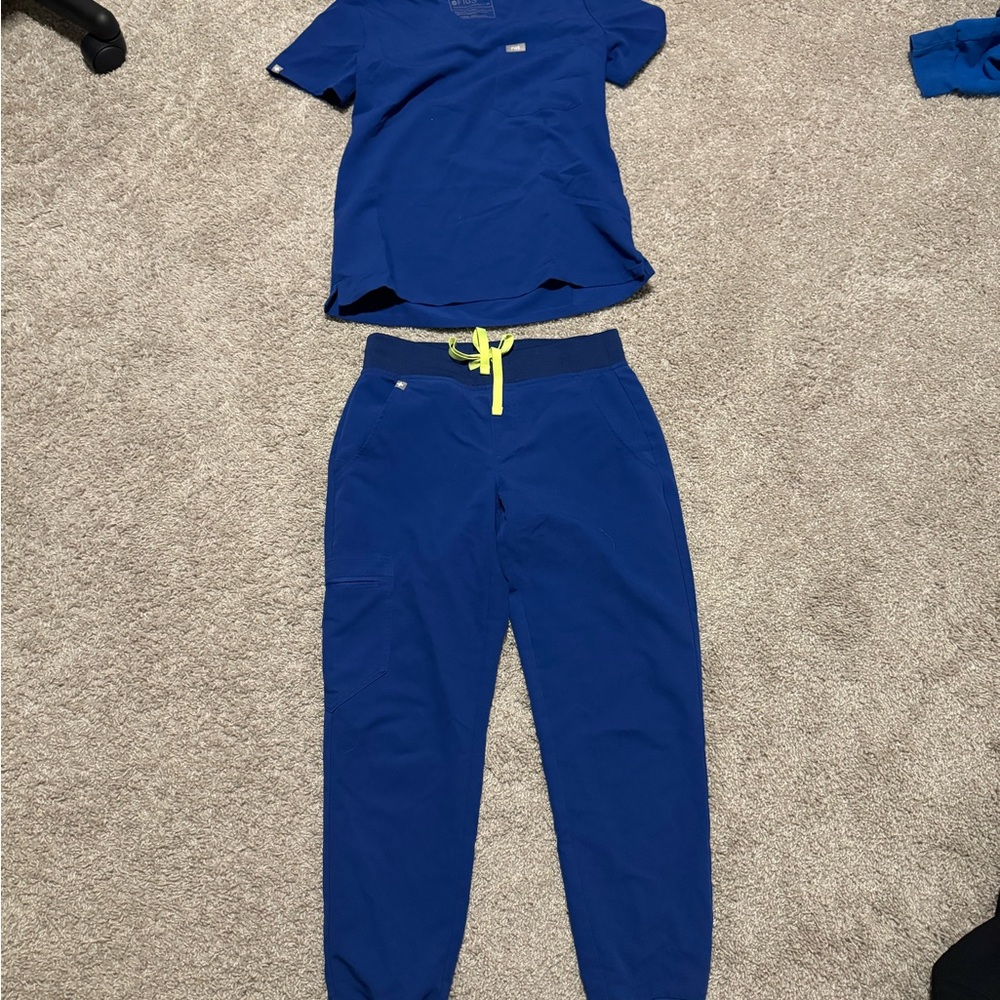 Women’s Figs Electric Blue Scrub set XS top and XS petite joggers EUC